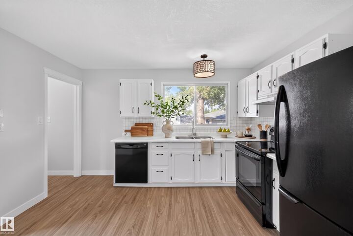 Property Photo: 59 Granville Crescent AB T8A 3C1