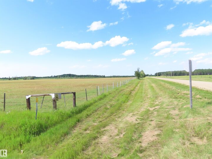 Property Photo:  11216 Twp 532  AB T0E 2M0 