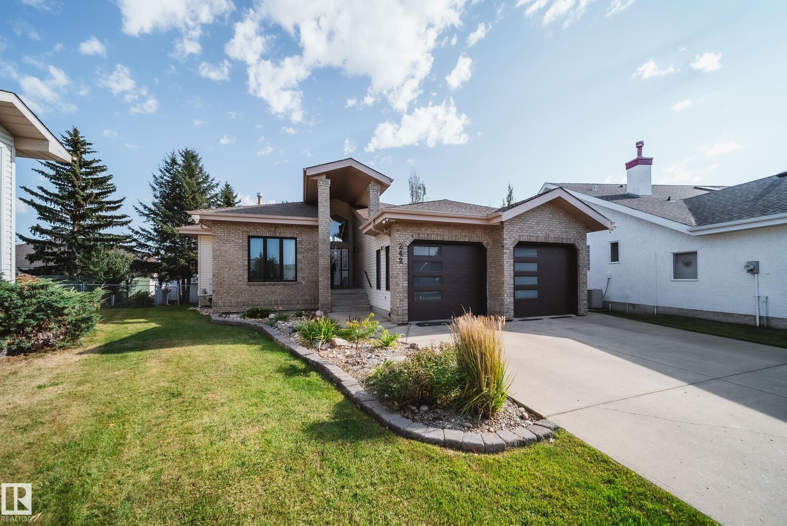 Property Photo:  242 Running Creek Lane NW  AB T6J 6V9 