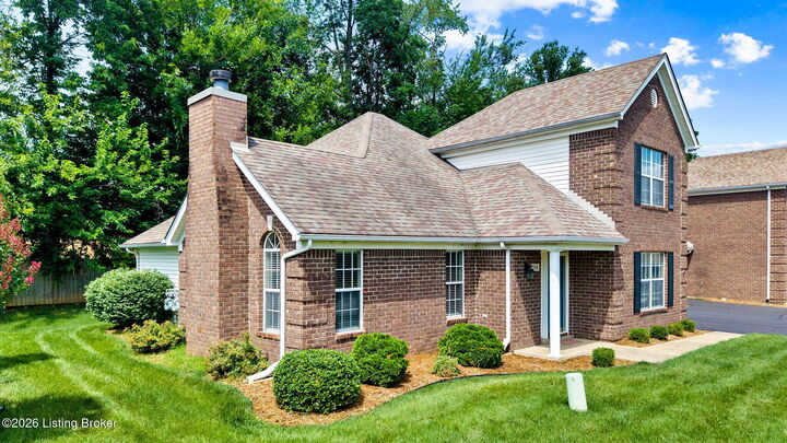 Property Photo: 1708 Eagle Nest Way KY 40222