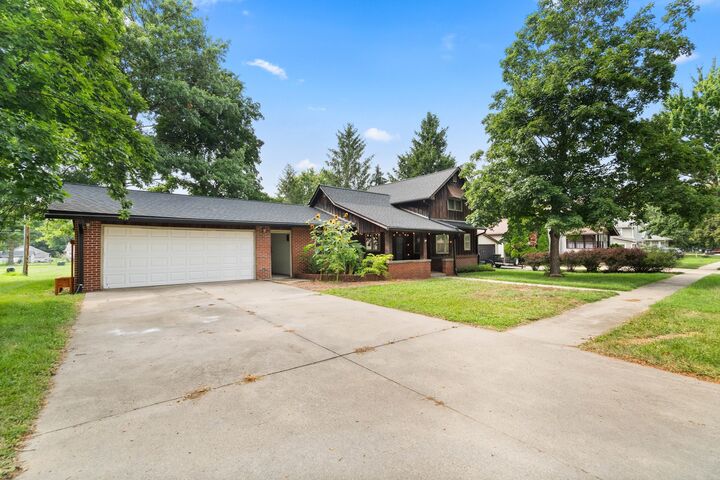 Property Photo: 703 Grove Street IA 50220