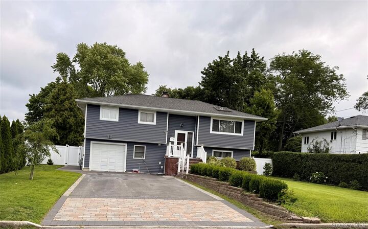 Property Photo:  