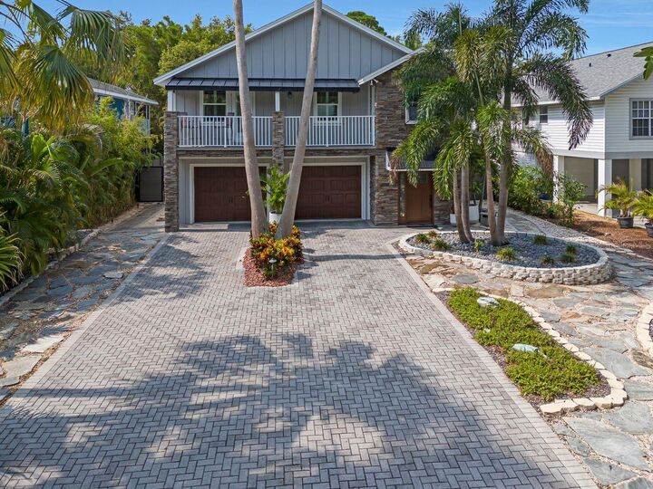 Property Photo: 940 Wisconsin Avenue FL 34683