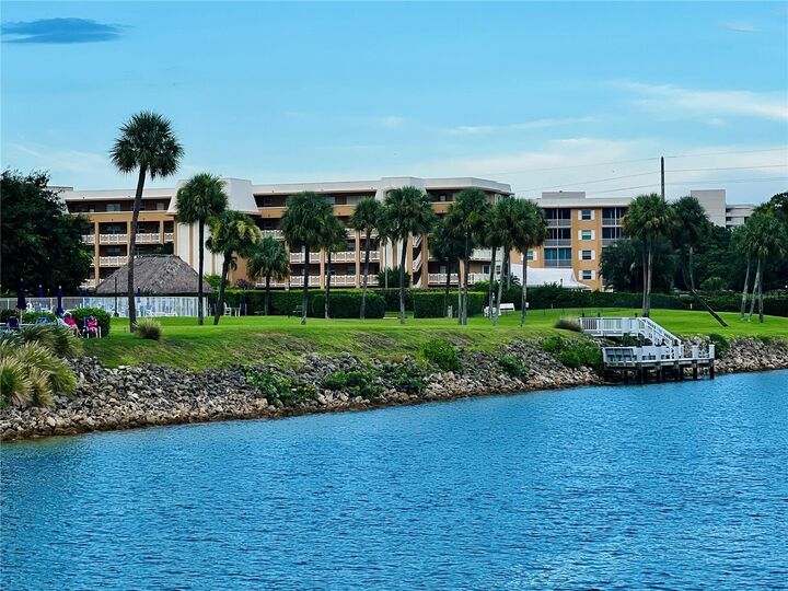 Property Photo:  304 Golfview Road Ph7  FL 33408 