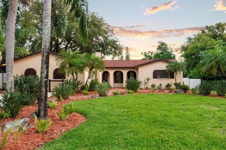 Property Photo:  806 Sparrow Avenue  FL 34683 