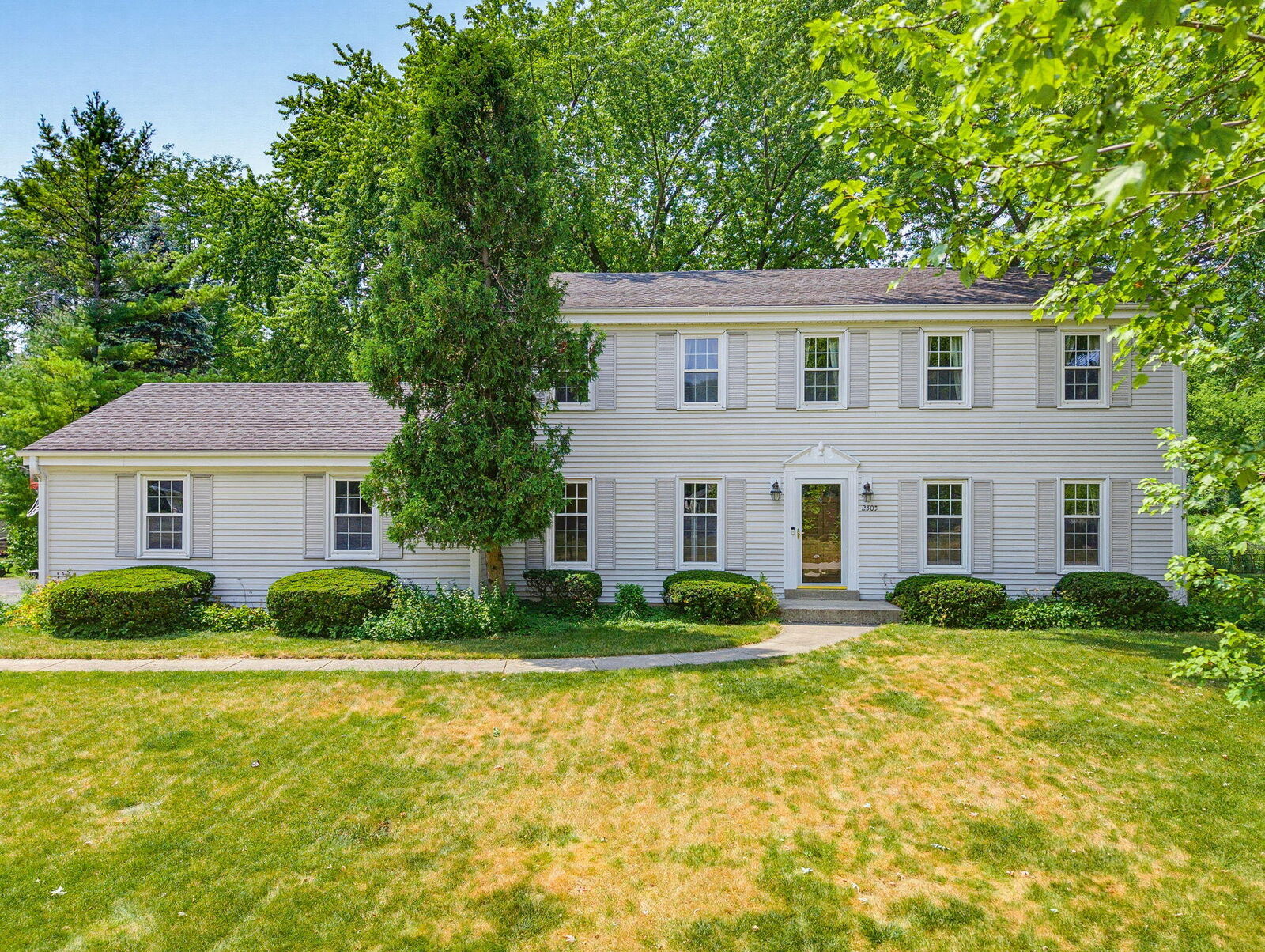 Property Photo: 2505 Almesbury Ave WI 53045