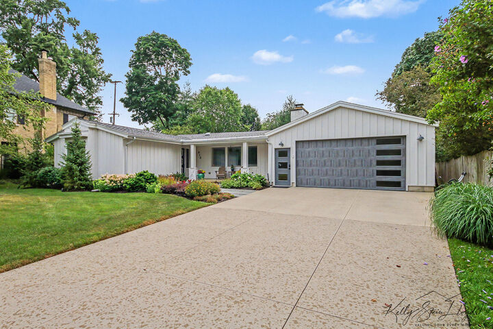 Property Photo:  818 Iroquois Drive SE  MI 49506 