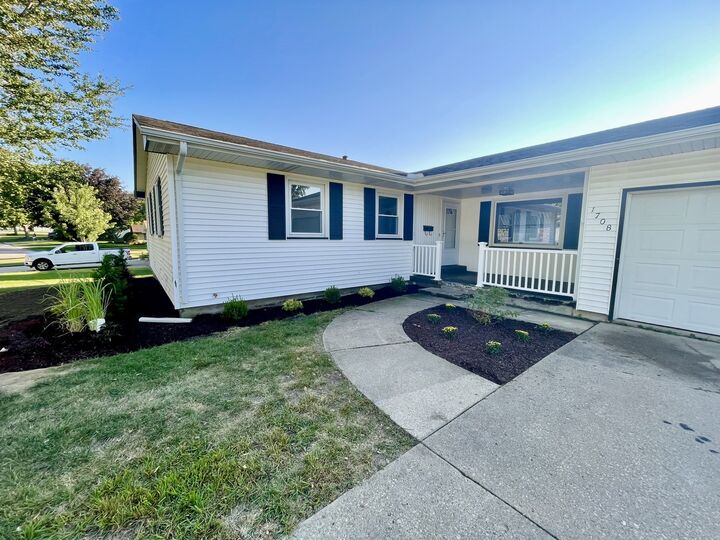Property Photo:  1708 Green Street  IL 61354 