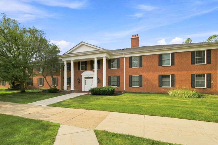 Property Photo: 540 Devonshire Lane 7 IL 60014