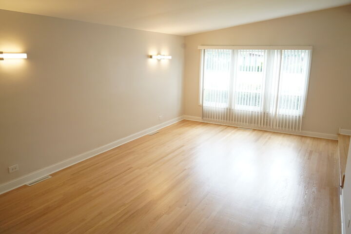 Property Photo: 54 Fernwood Drive IL 60025