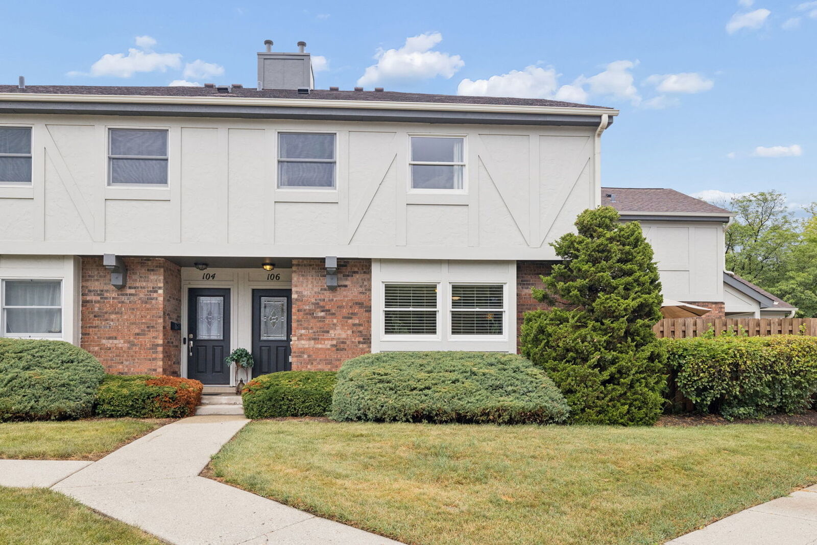 Property Photo: 106 Queens Cove Drive 106 IL 60010