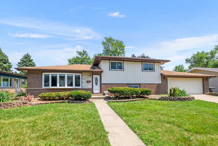 Property Photo:  15655 Avalon Avenue  IL 60473 