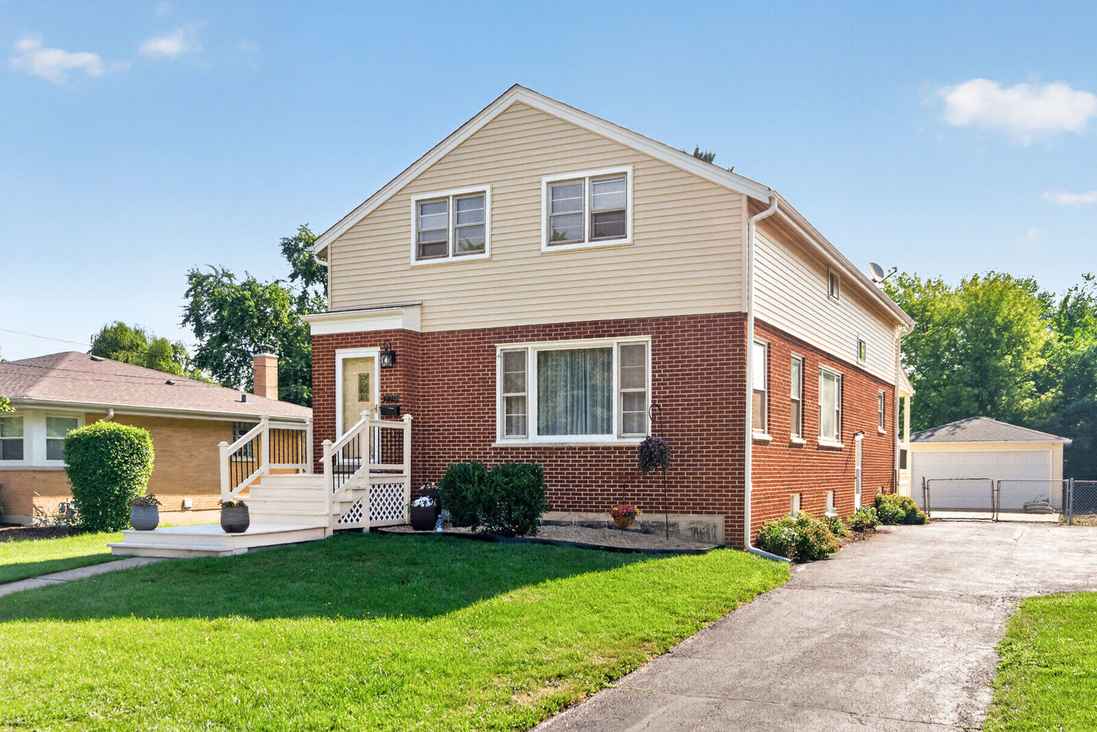 Property Photo:  229 S Grace Street  IL 60148 