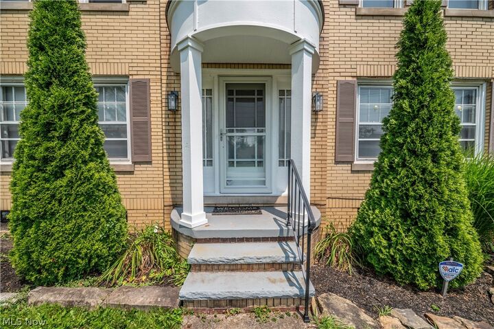 Property Photo:  2505 E Market Street  OH 44483 