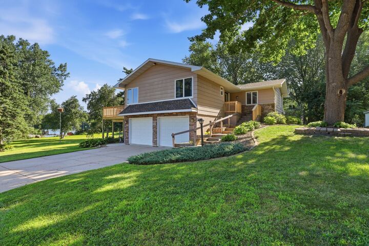 Property Photo:  620 Maple Street  MN 55325 