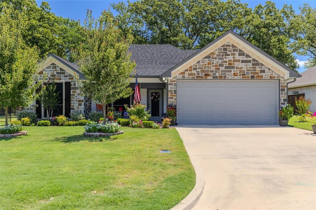 Property Photo:  123 Oak Street  TX 75440 