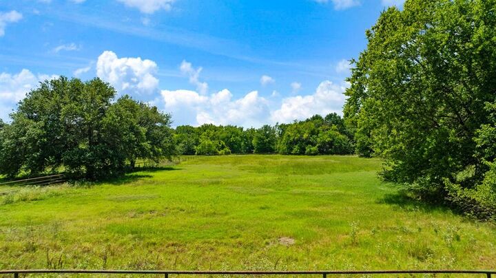Property Photo:  618 County Road 33970  TX 75473 
