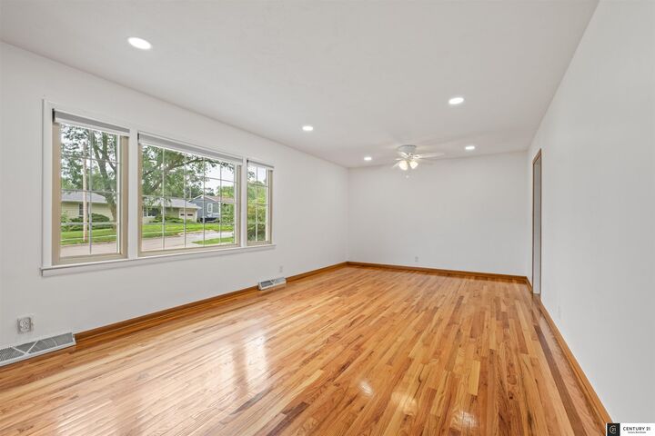 Property Photo:  1210 Hillcrest Drive  NE 68005 