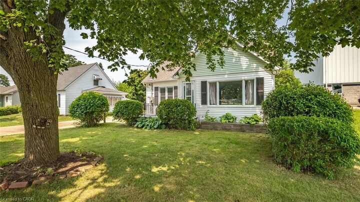 Property Photo:  509 Queensway W  ON N3Y 4R5 