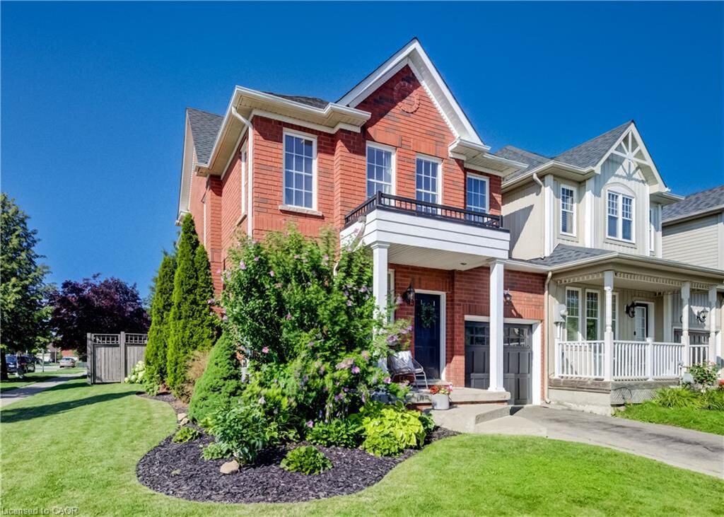 Property Photo: 3 Golden Iris Crescent ON L0R 2H0