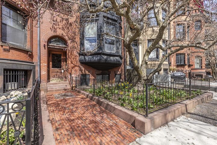 Property Photo: 462 Beacon St 22 MA 02115