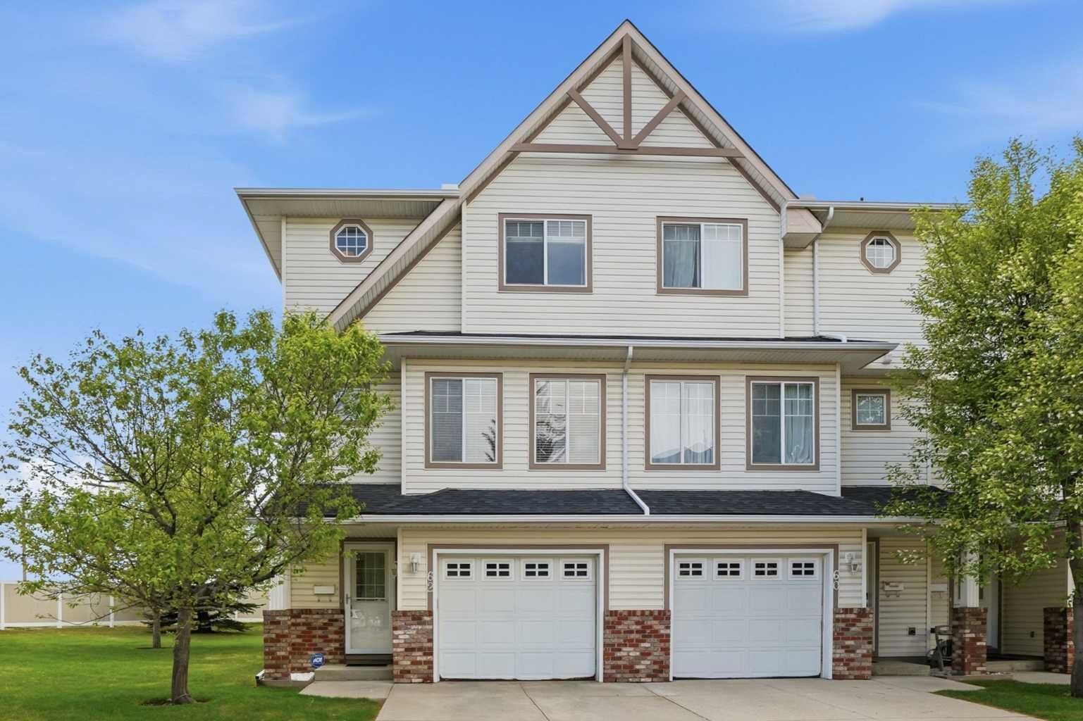 Property Photo: 62 Country Hills Cove NW AB T3K 5G7