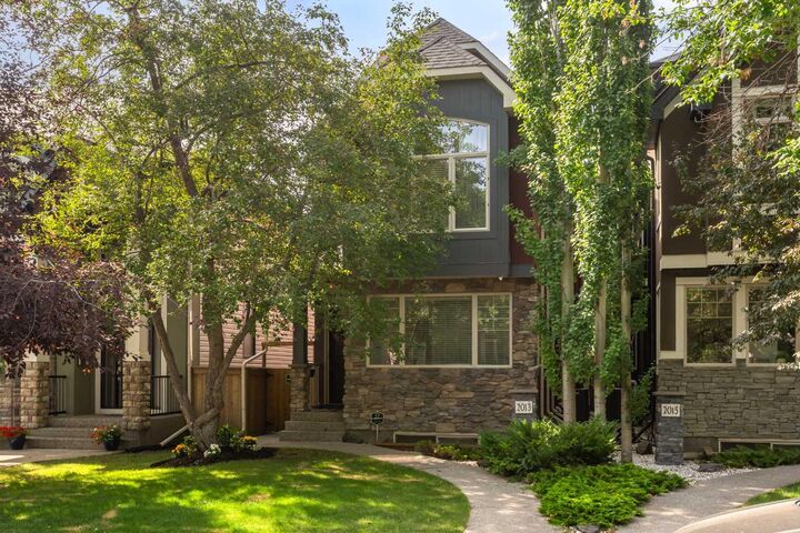 2013 42 Avenue SW — photo 1