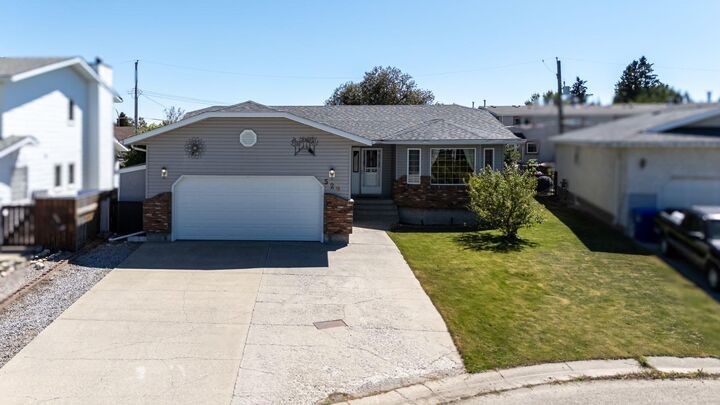 Property Photo:  529 53 Avenue W  AB T0L 0T0 
