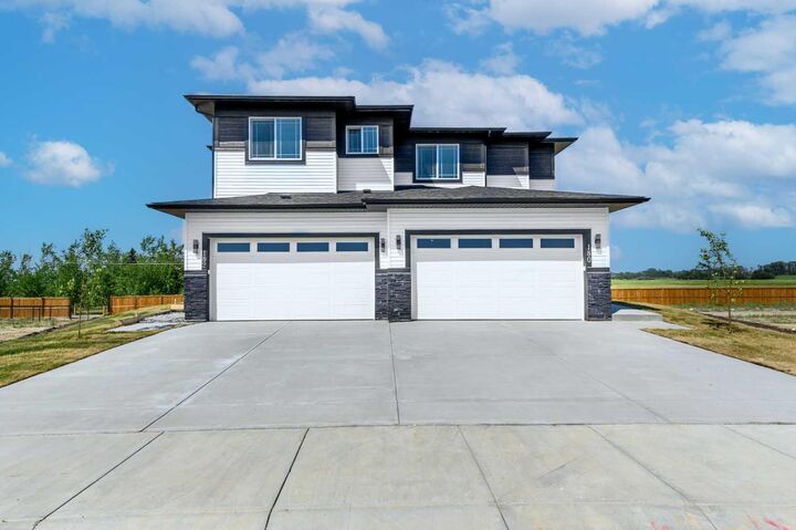 Property Photo:  182 Lakewood Crescent  AB T0J 1Y0 