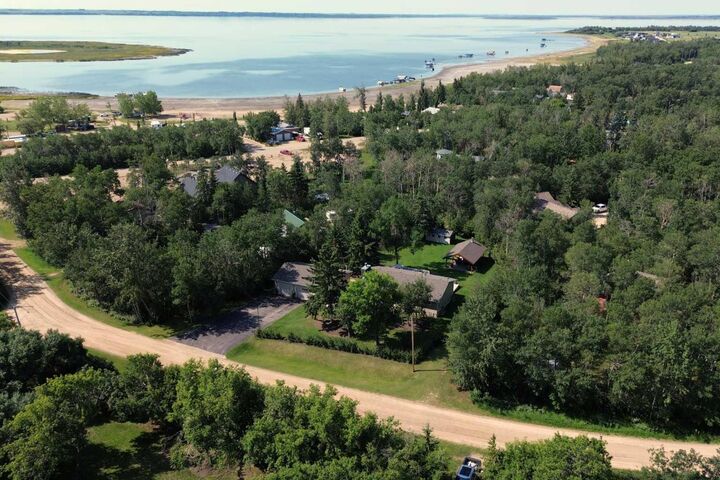 Property Photo: 402 East Puffin Street AB T0B 0H0