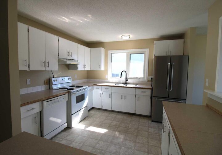 Property Photo: 9606 115 Avenue AB T8V 3M1
