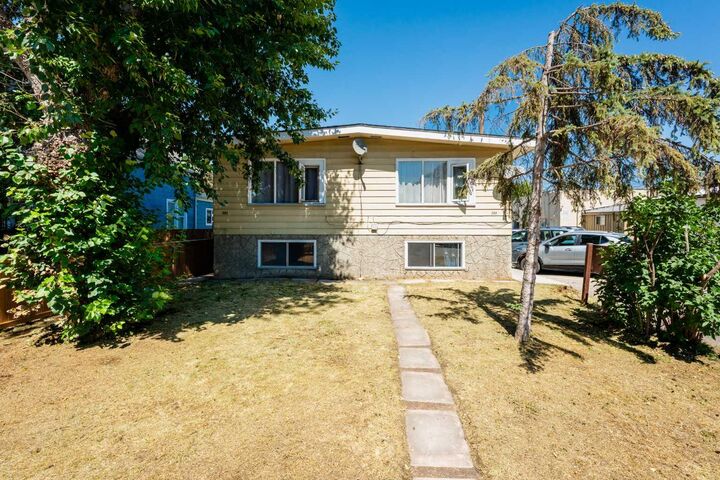 Property Photo: 254 23 Avenue NE AB T2E 1V7