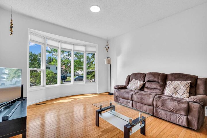 Property Photo: 6716 37 Avenue NE AB T1Y 5E5