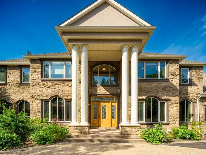 Property Photo:  19 Spring Ridge Estates  AB T3Z 3M8 