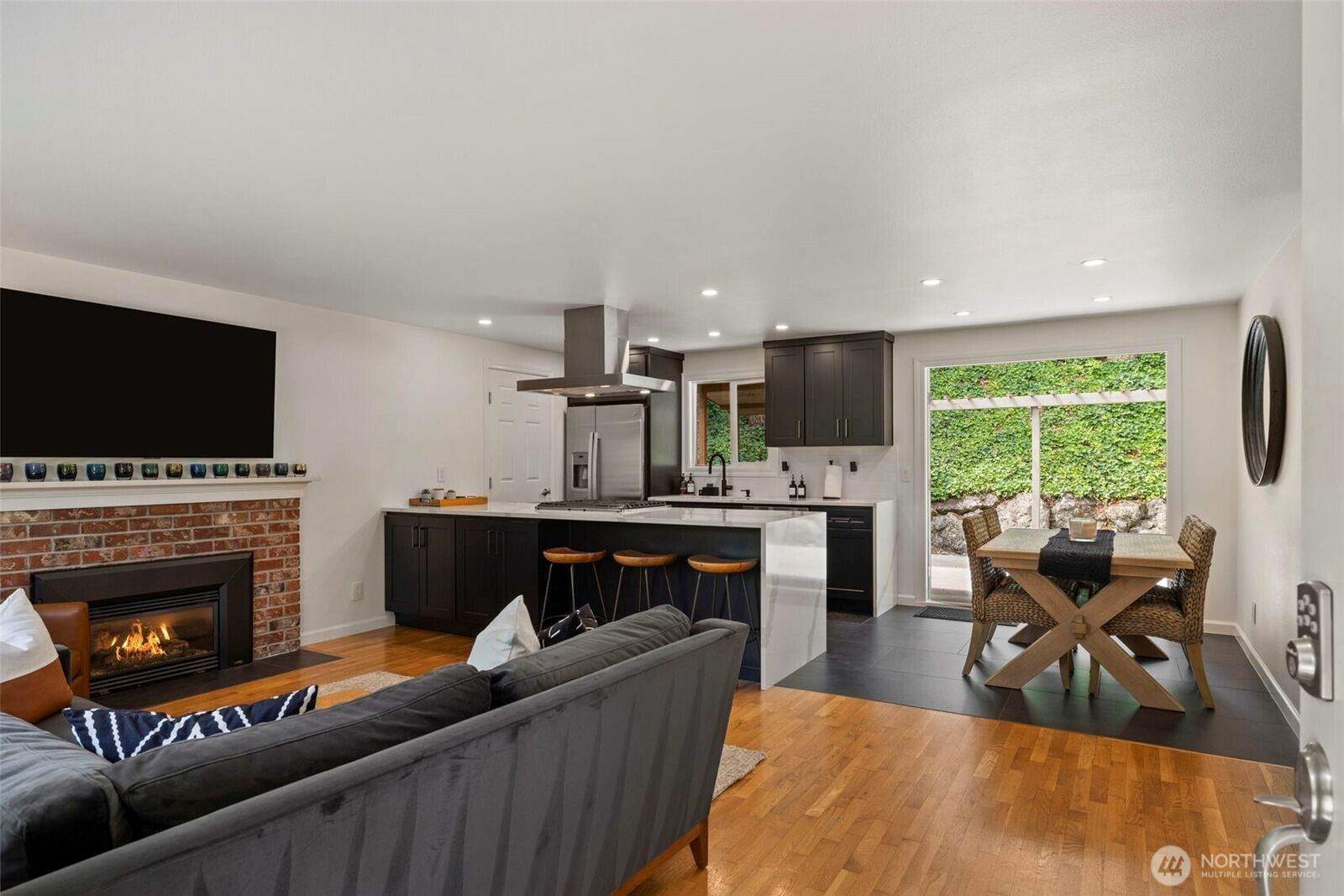 Property Photo: 450 Mount Defiance Circle SW WA 98027