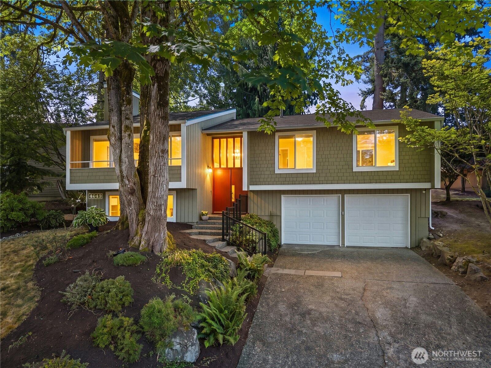 Property Photo: 4643 152nd Place SE WA 98006