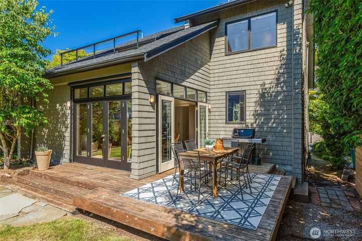 Property Photo: 1819 39th Avenue E WA 98112
