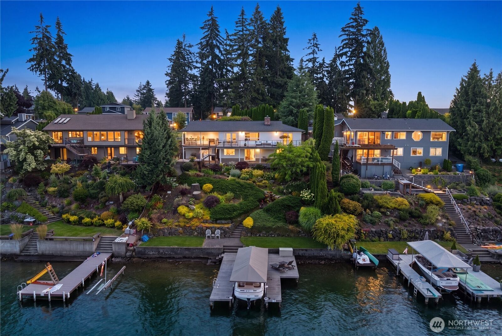 Property Photo:  2527  211th Avenue E  WA 98391 