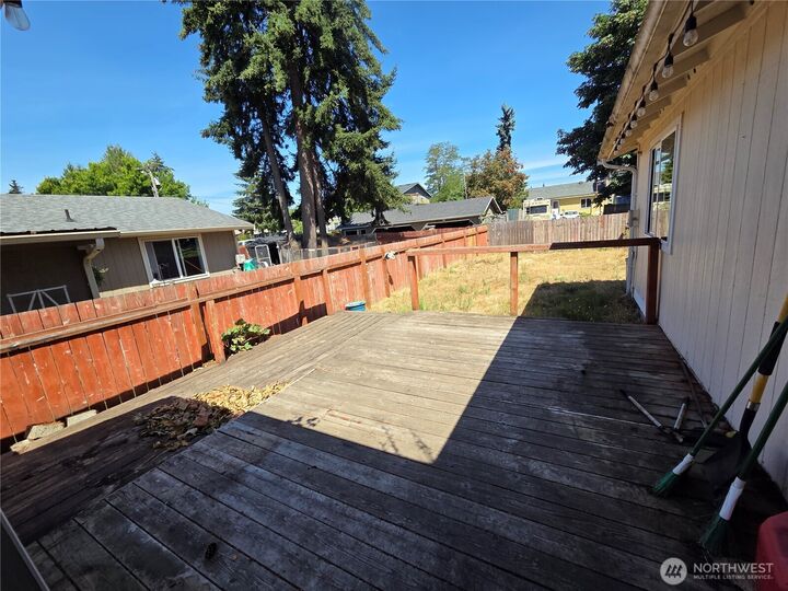 Property Photo:  412  McKenzie Avenue SW  WA 98597 