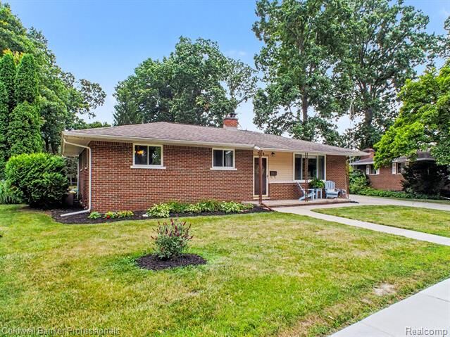 Property Photo:  709 Briarwood Lane  MI 48430 