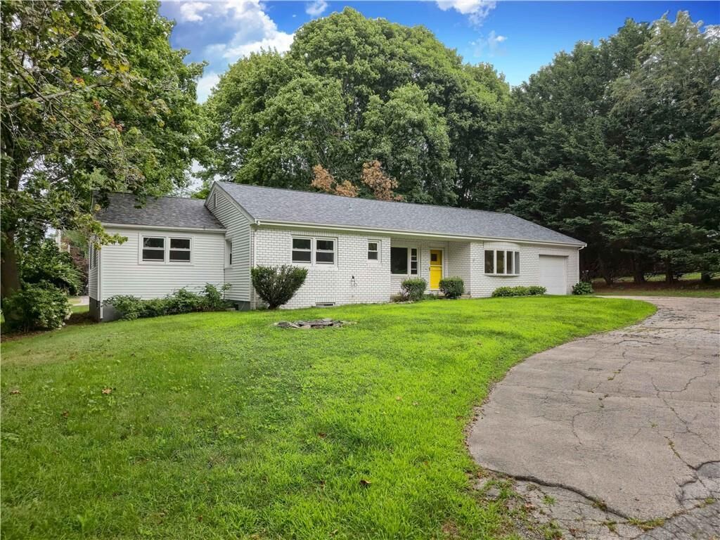 Property Photo:  278 Green End Avenue  RI 02842 