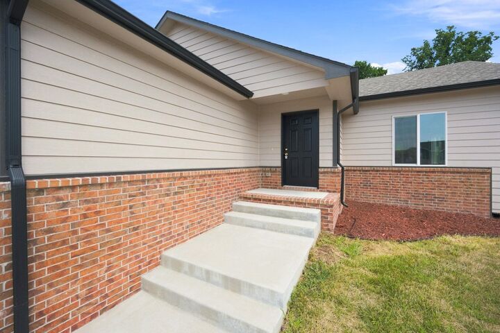 Property Photo: 1118 S Sontag KS 67037