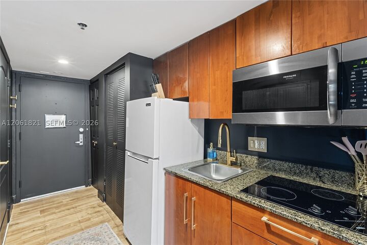 Property Photo:  1200 Brickell Bay Dr 1816  FL 33131 
