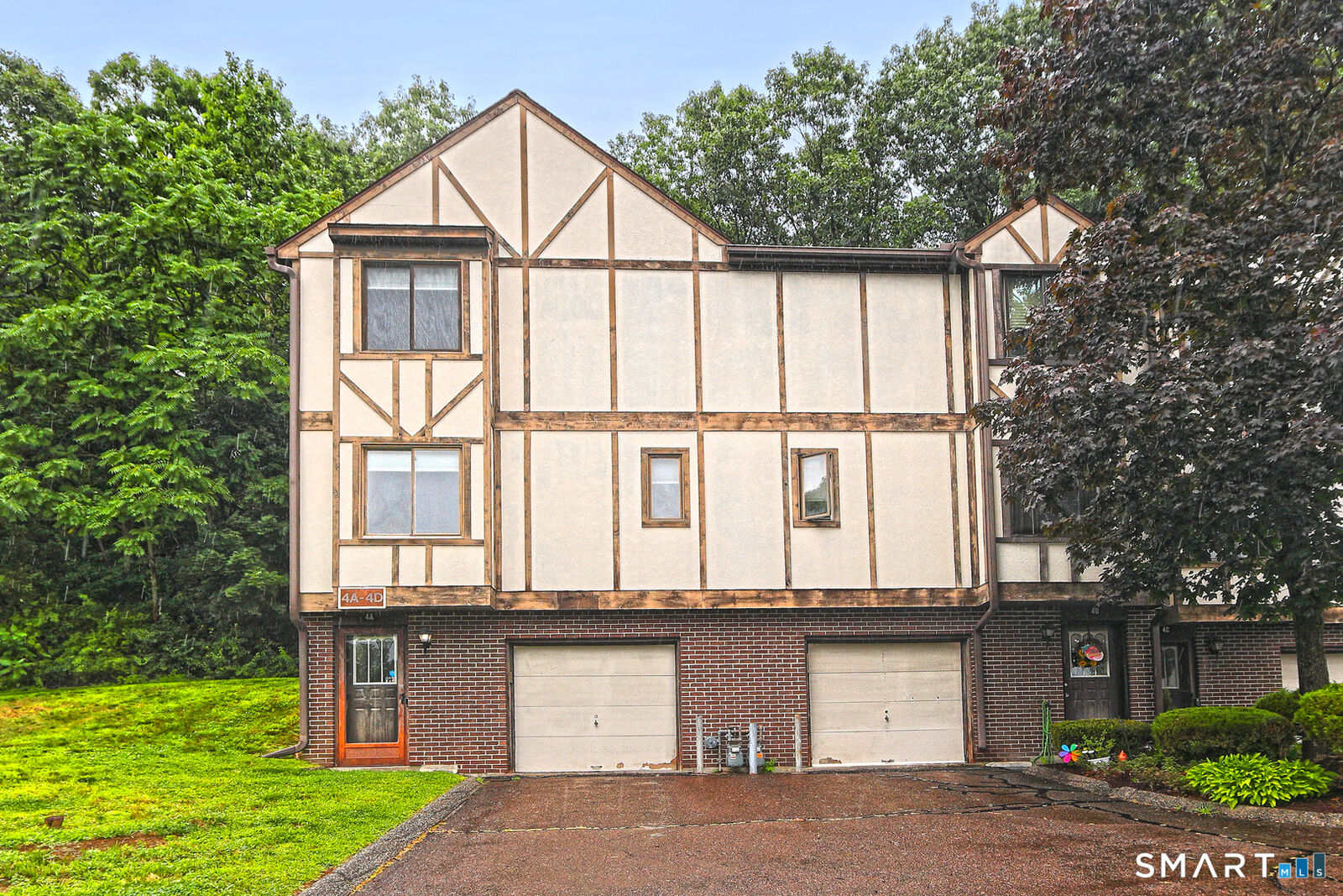 Property Photo:  204 New Haven Avenue 4A  CT 06418 