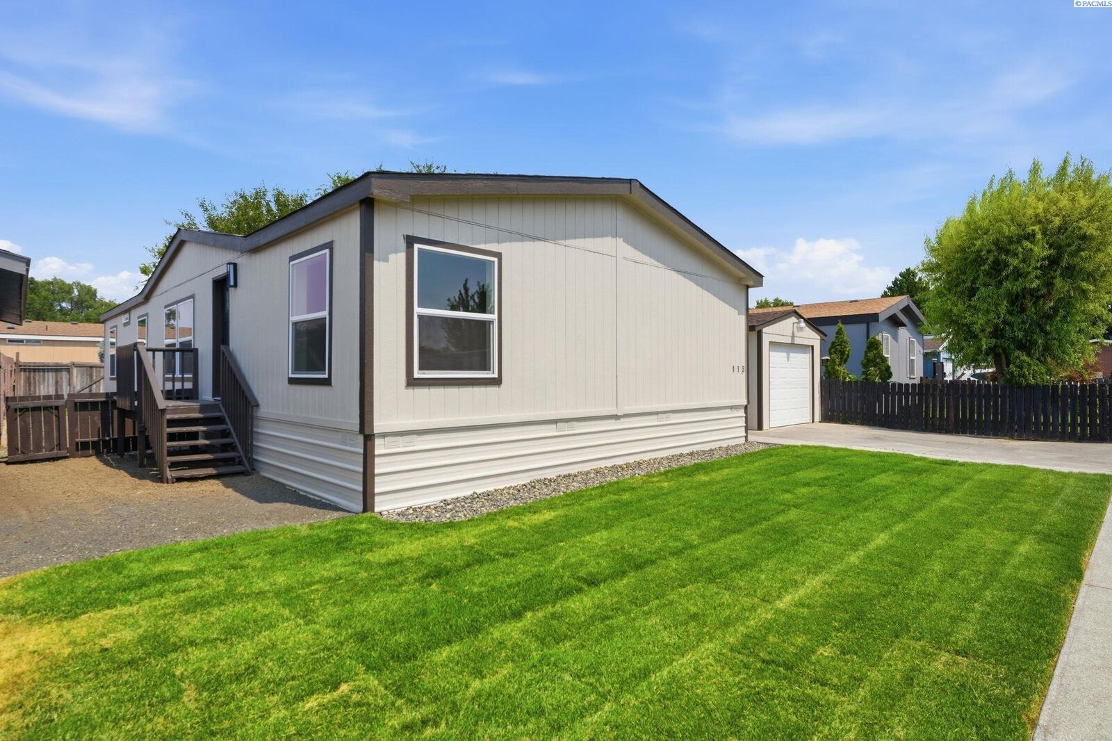 Property Photo:  2105 N Steptoe St. #113  WA 99336 