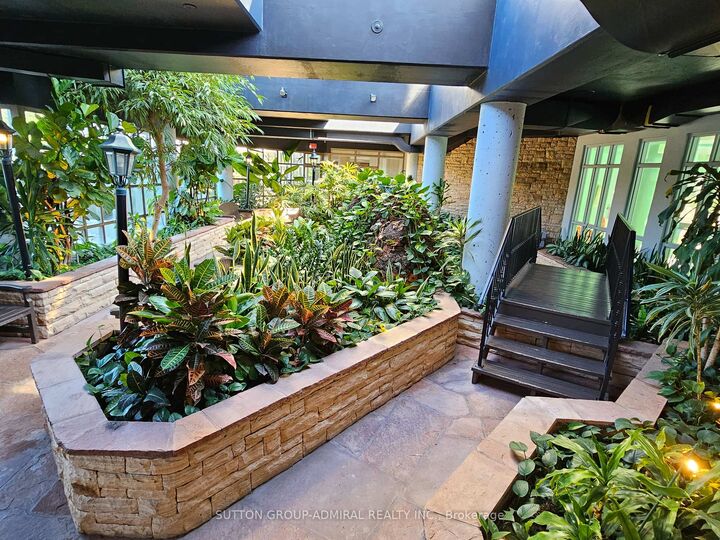 Property Photo: 7 Townsgate Drive 604 ON L4J 7Z9
