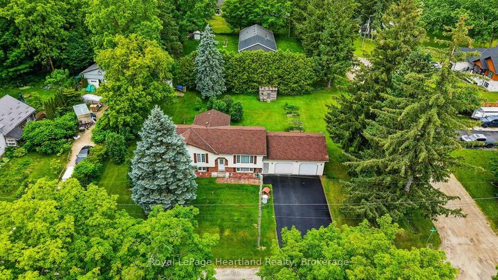 Property Photo: 947 Caroline Street ON N0G 1C0