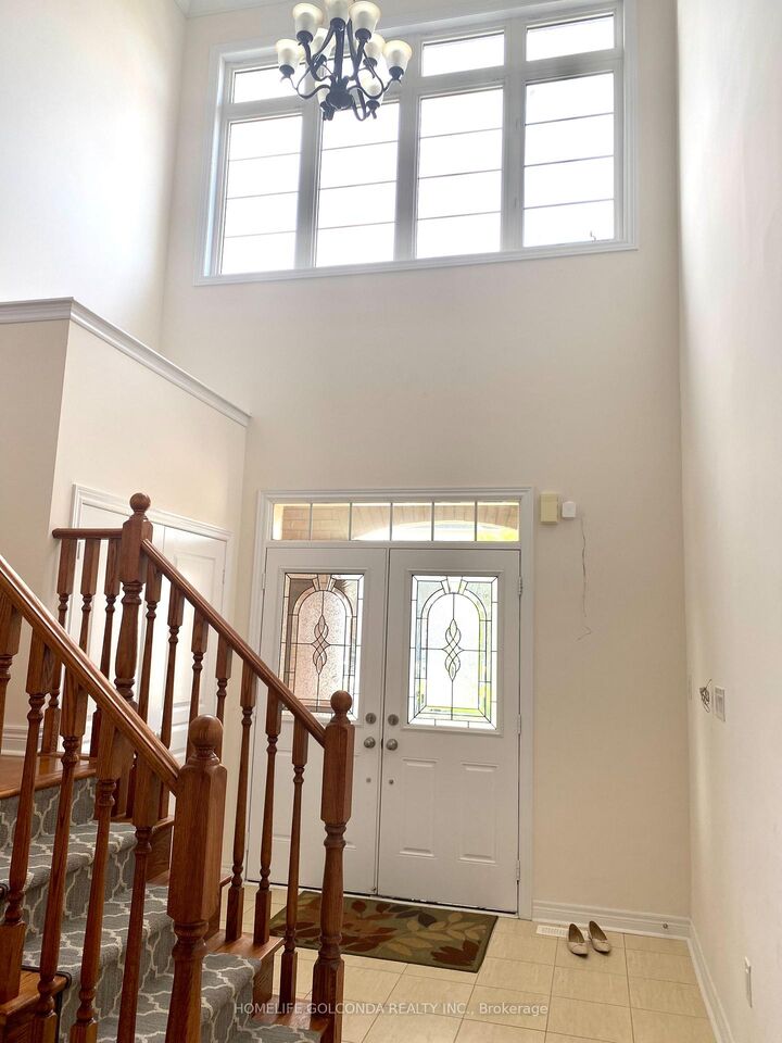 Property Photo:  160 Chouinard Way  ON L4G 1B7 