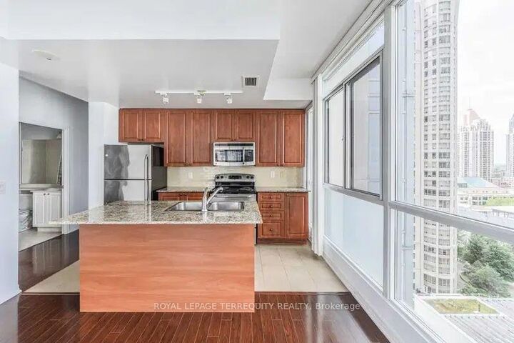 Property Photo: 225 Webb Drive 1505 ON L5B 4P2