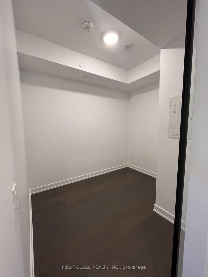 Property Photo: 91 Montclair Avenue 522 ON M5P 0B1